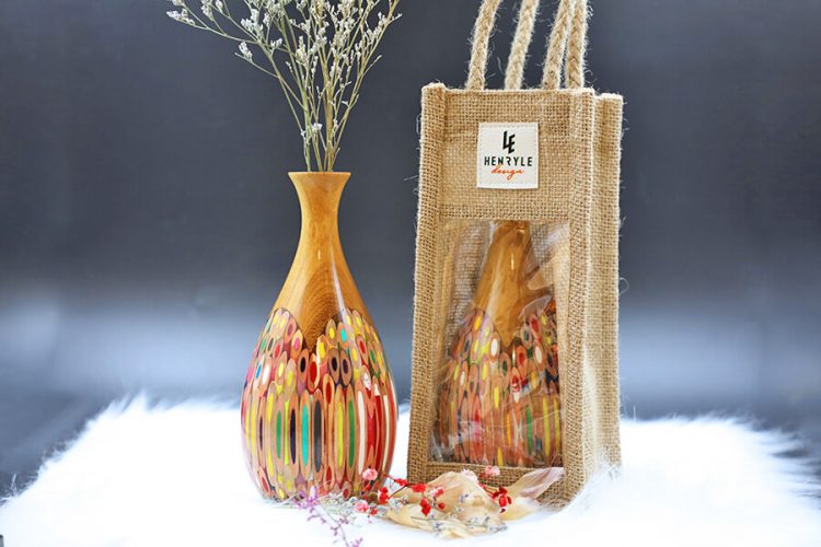 bình hoa trang trí bút chì màu tỳ bà