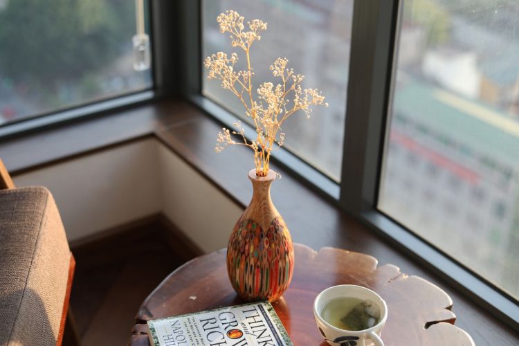 Decorative Colored-pencil Pipa Vase