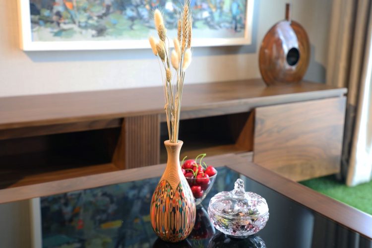 Decorative Colored-pencil Pipa Vase