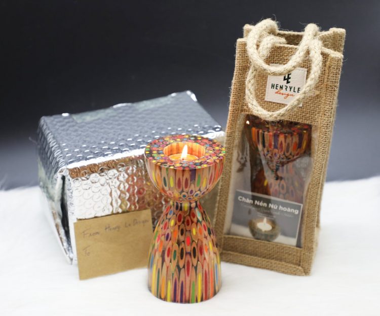 Decorative Colored-pencil The Queen Candle Holder