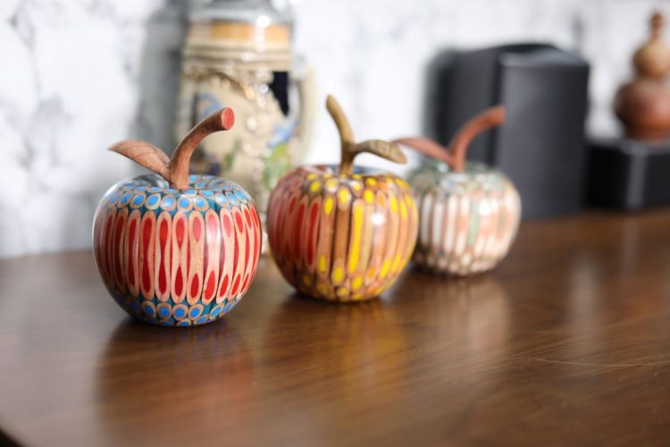 Decorative Wooden Colored-pencil Aleo Apple
