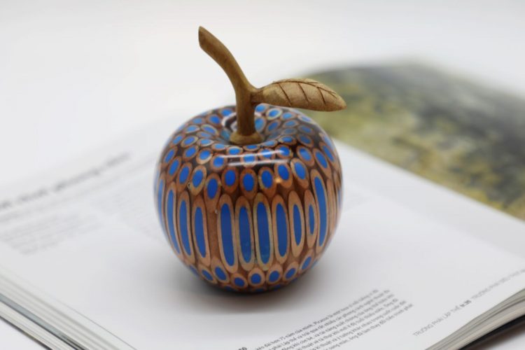 Decorative Wooden Colored-pencil Aleo Apple