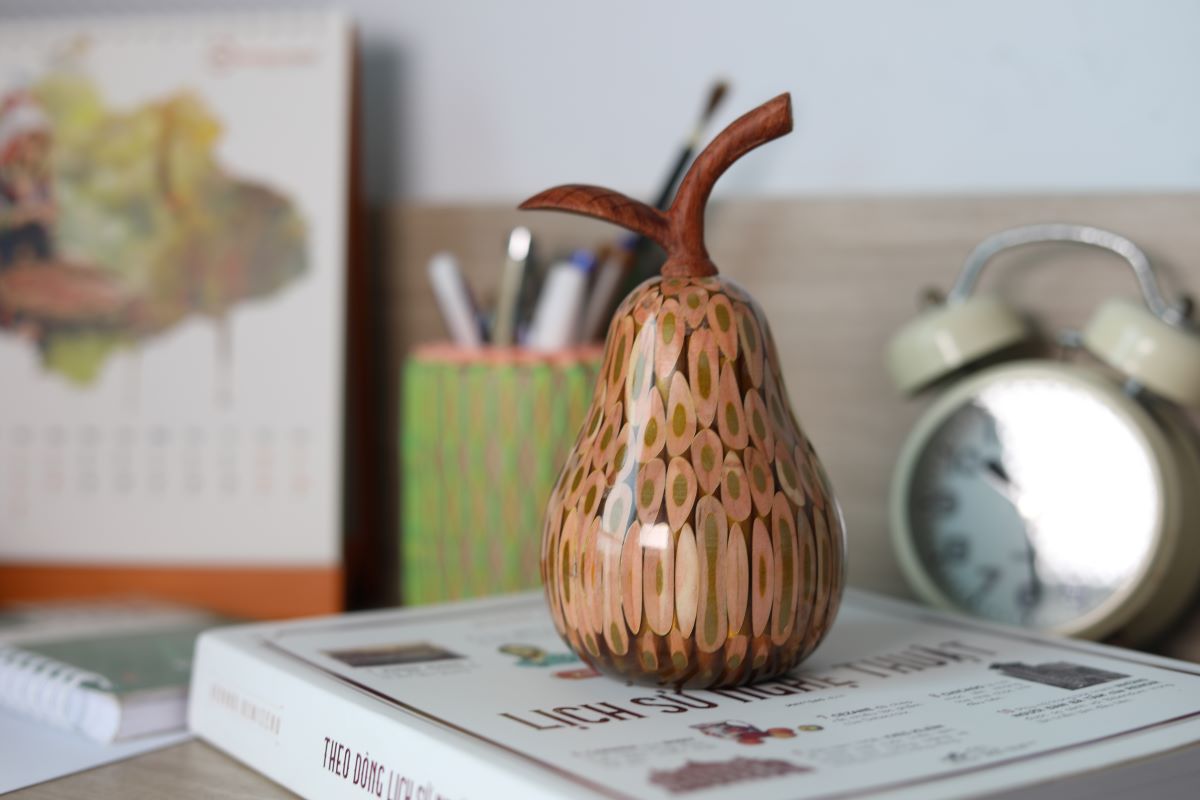 Decorative Wooden Colored-pencil Lovebirds Pear