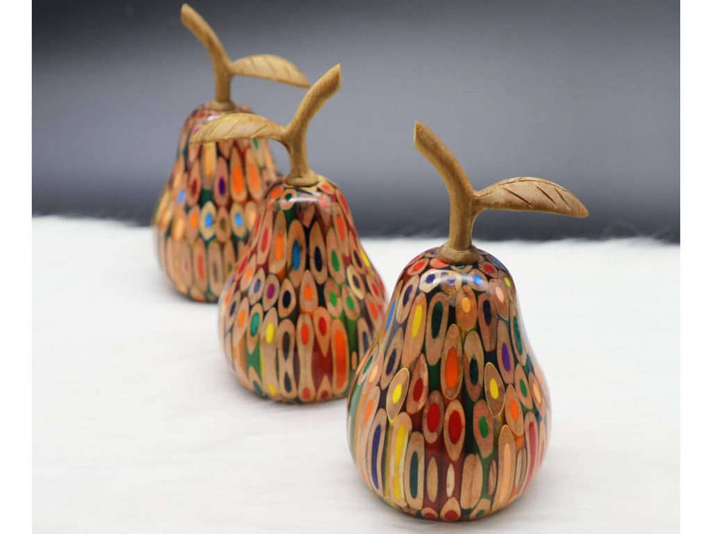 Decorative-Wooden-Colored-pencil-Lovebirds-Pear