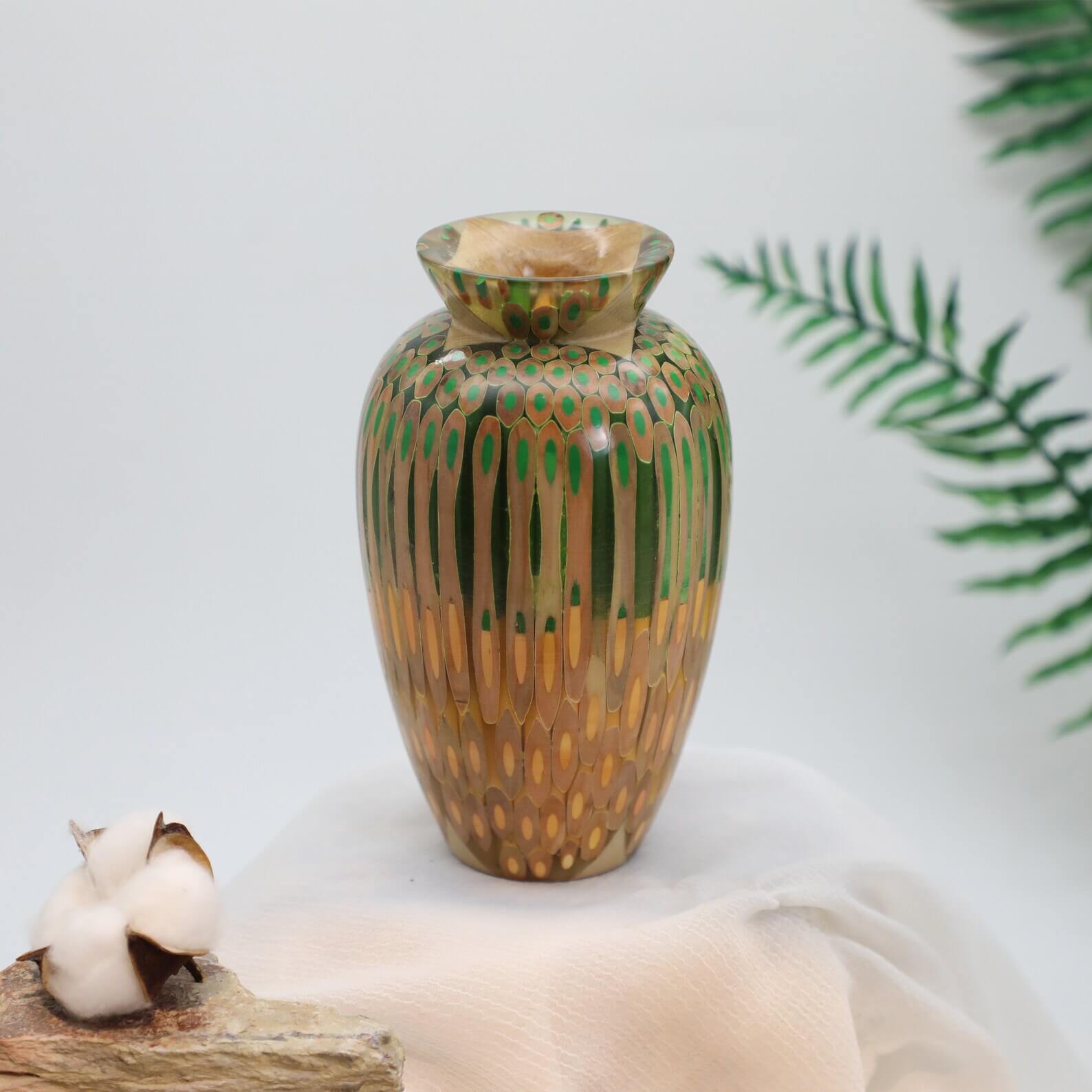 Green-Beige_Handmade Colored Pencil Dry Flower Vase, Single Color Edition